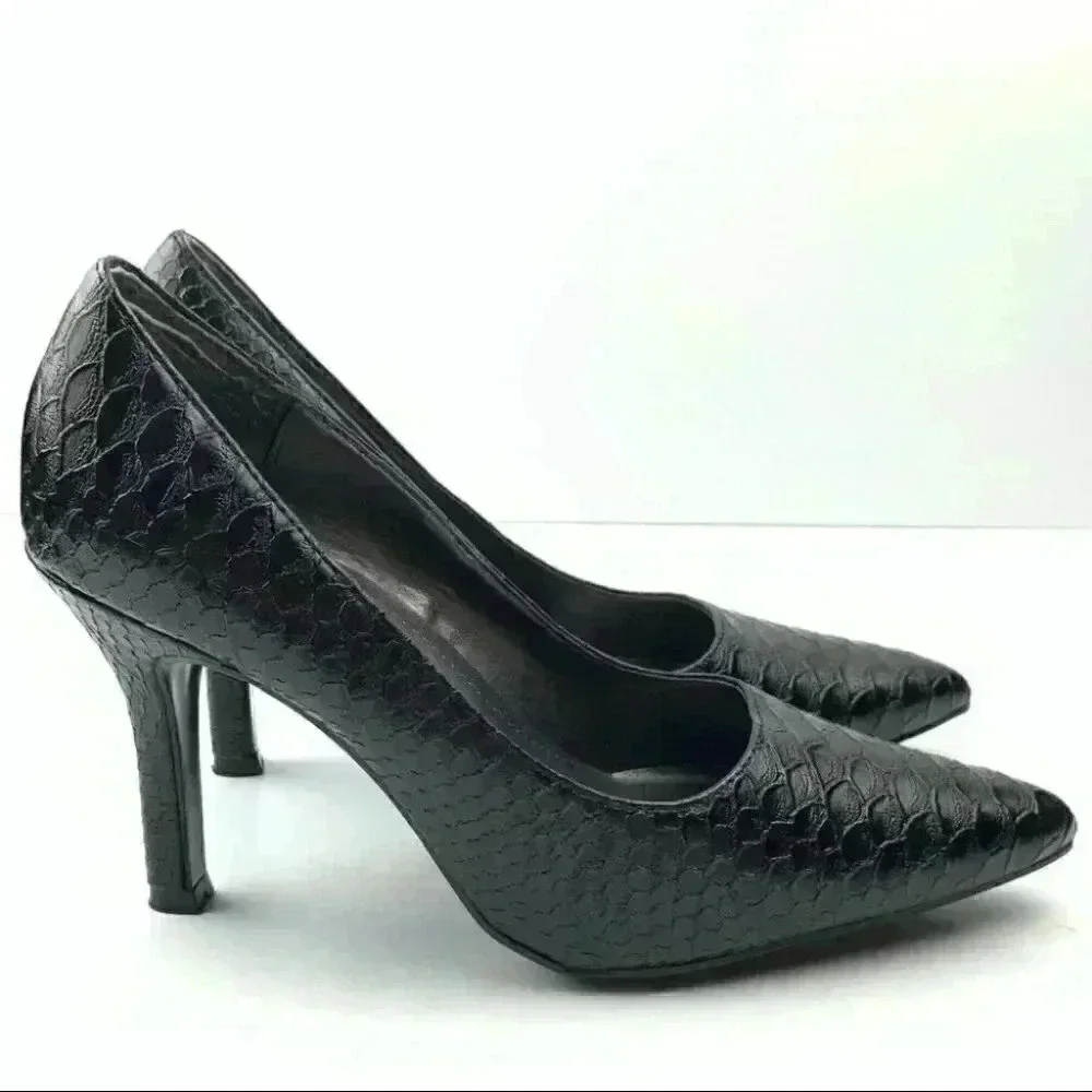 Liz Claiborne flex heels sz 5.5 black faux leather